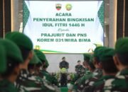 Danrem 031/WB Serahkan Bingkisan Idul Fitri 1446 H Kepada Prajurit dan PNS Korem
