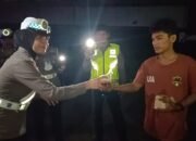 Sambangi Masyarakat di Pengungsian, Tim Sahur On the Road Ditlantas Polda Riau Peduli Rumbai