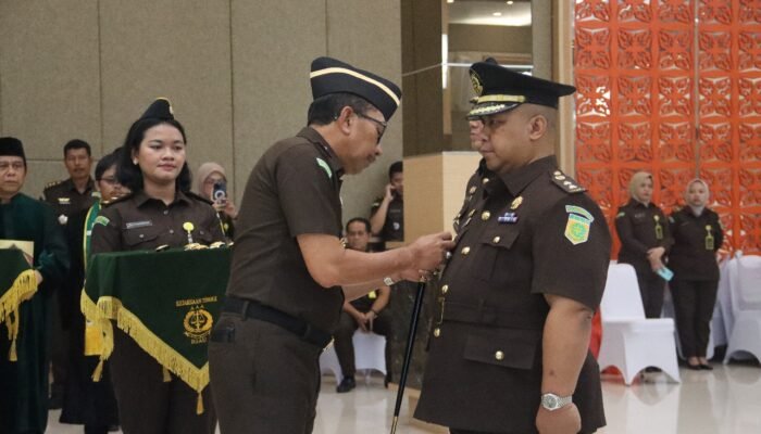 Akmal Abbas, S.H., M.H Lantik Wakil Kajati dan Pejabat Eselon III di Kejati Riau