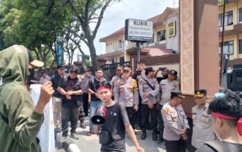 Unjuk Rasa LSM AMATIR Di depan Polresta Pekanbaru, MA dan SL Harus Ditahan dan Cabut Putusan Rehabilitasi Terkait Kasus Penangkapan Narkoba di Baliview Pekanbaru